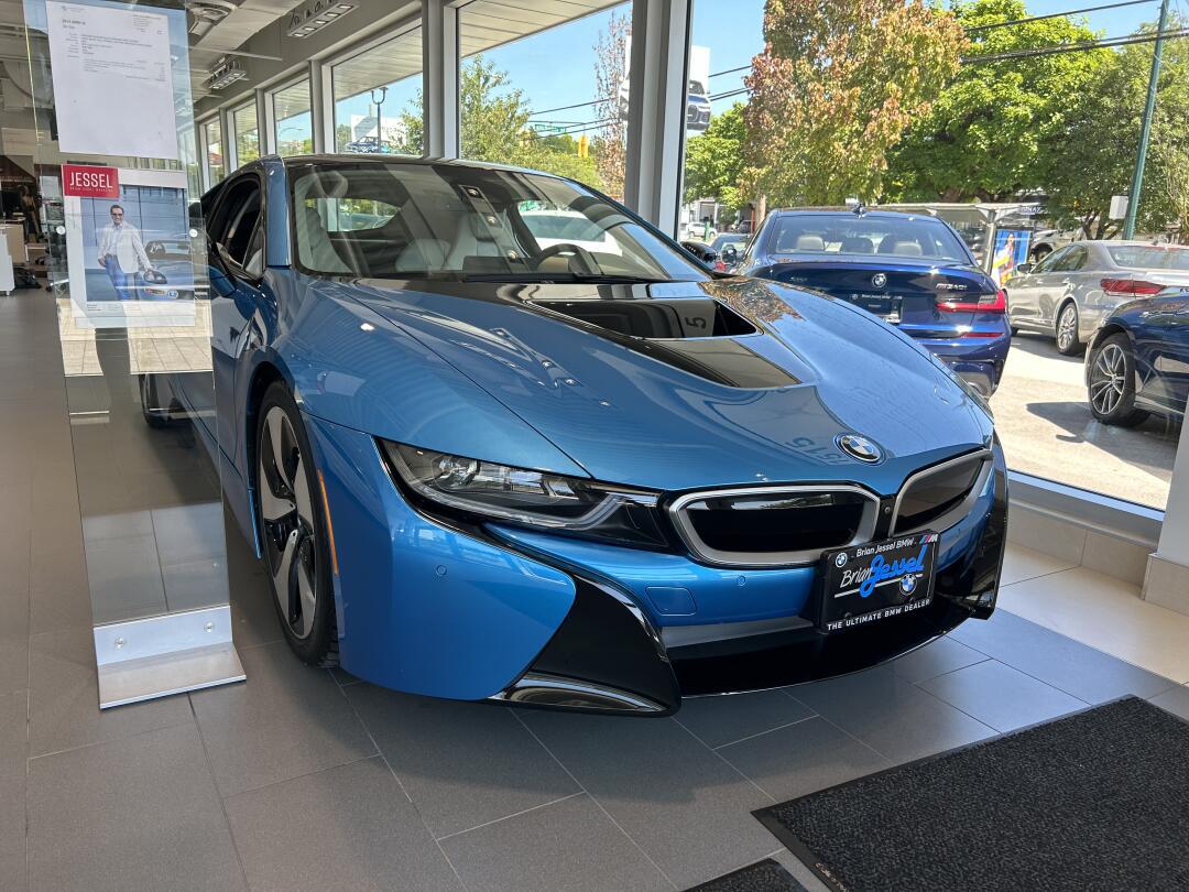 2015 i8 5600公里准新车 收藏级 温哥华宝马