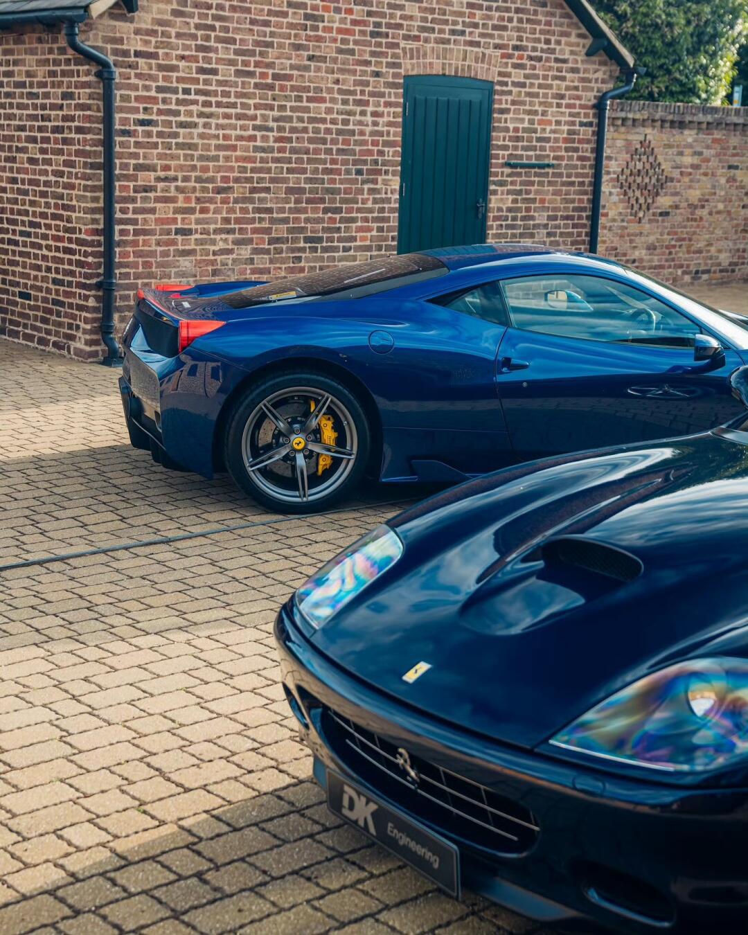 最近和车友聊的最多的就是法拉利458