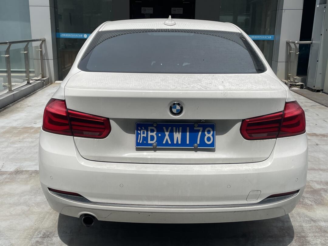 2016款 316li 时尚型,是一款集优雅与动力于一身的豪华三厢轿车_宝马3