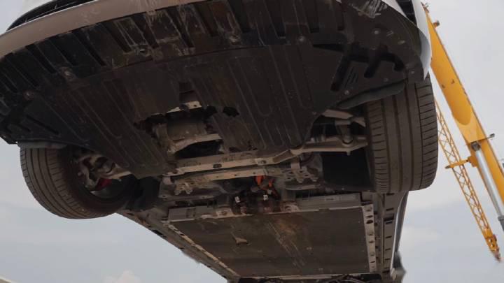 刚看了下飞凡f7的底盘电池安全测试视频,属实给我震惊到了,这个底盘和