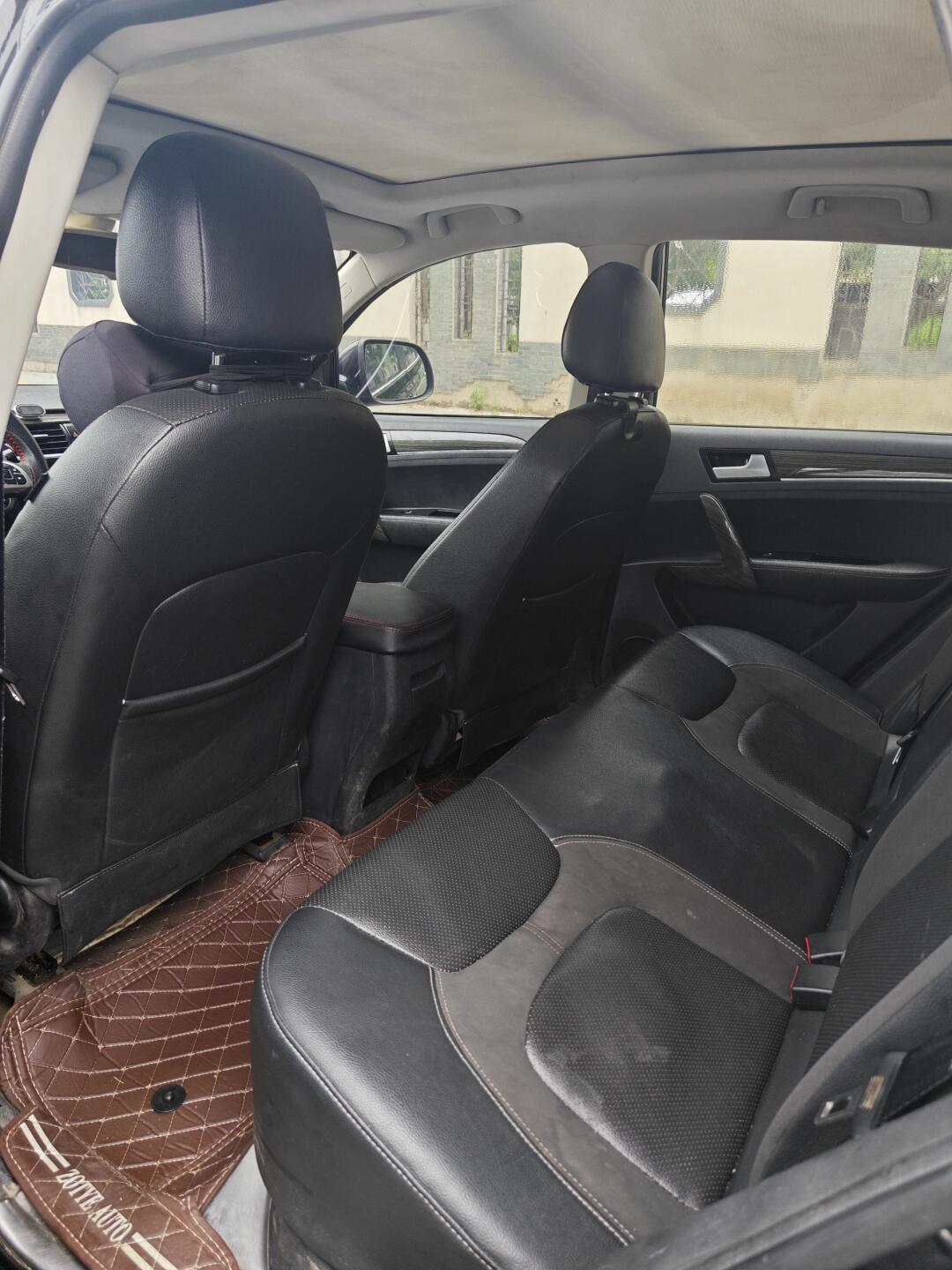 2015年众泰t600,外观大气,内饰经典,真皮座椅,大天窗,多功能方向盘