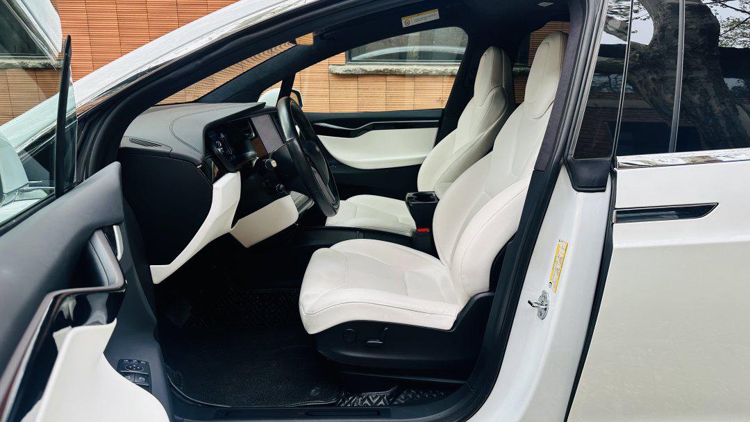 特斯拉model x 2019款model x长续航版是一款高性能的纯电动suv