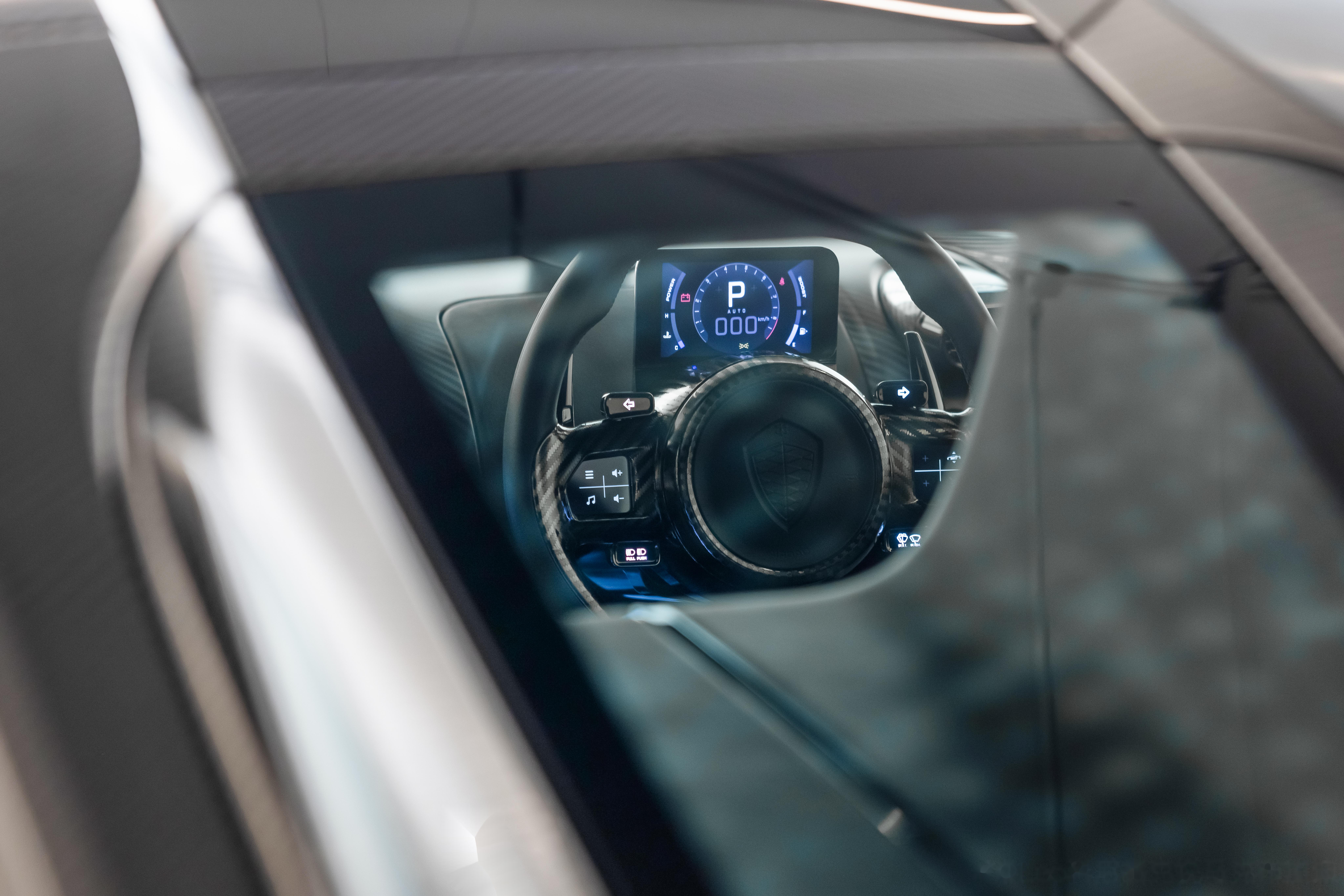 陆地火箭jesko absolut 搭载可爆发出1,600马力的双涡轮增压v8发