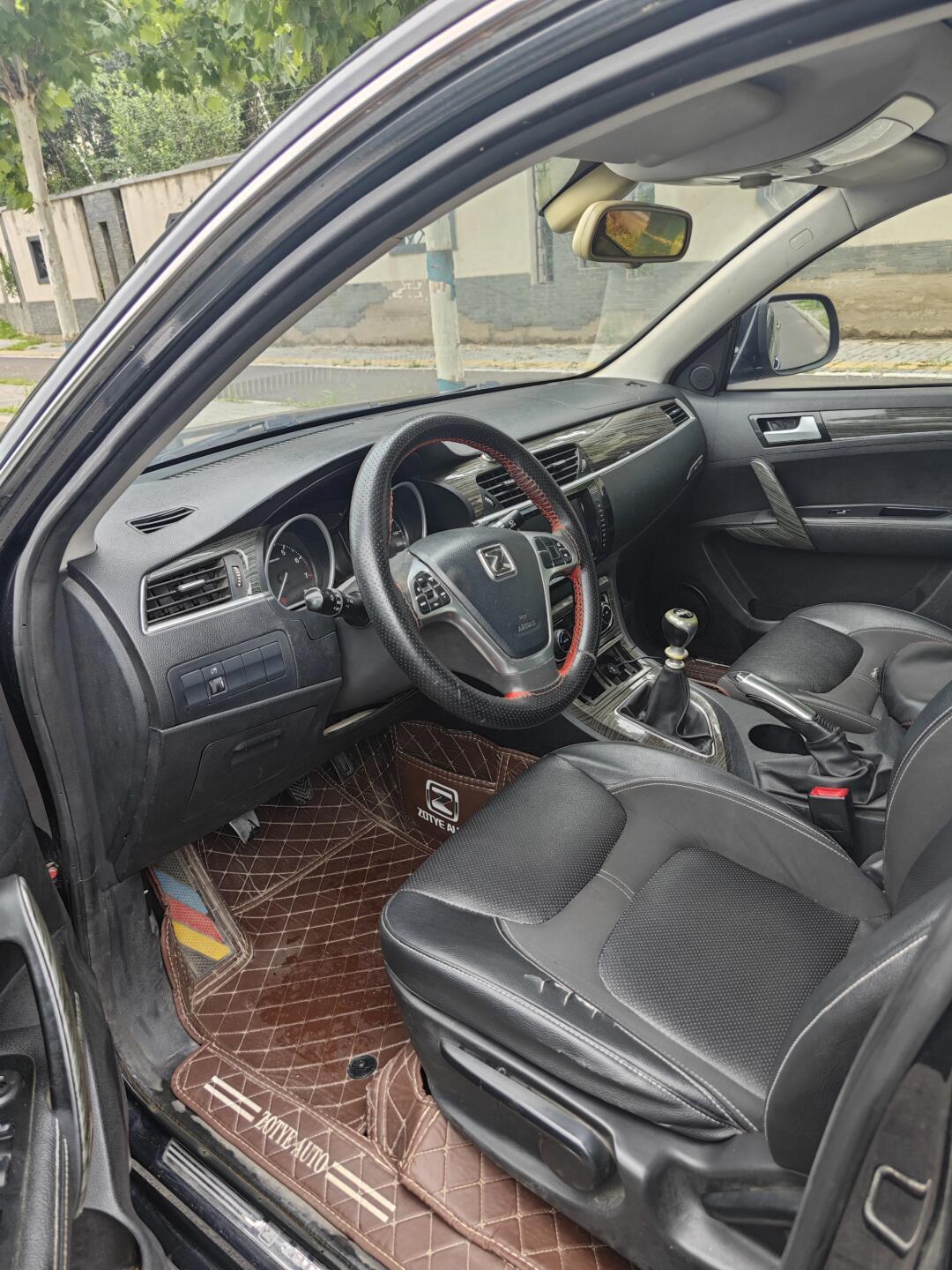 2015年众泰t600,外观大气,内饰经典,真皮座椅,大天窗,多功能方向盘