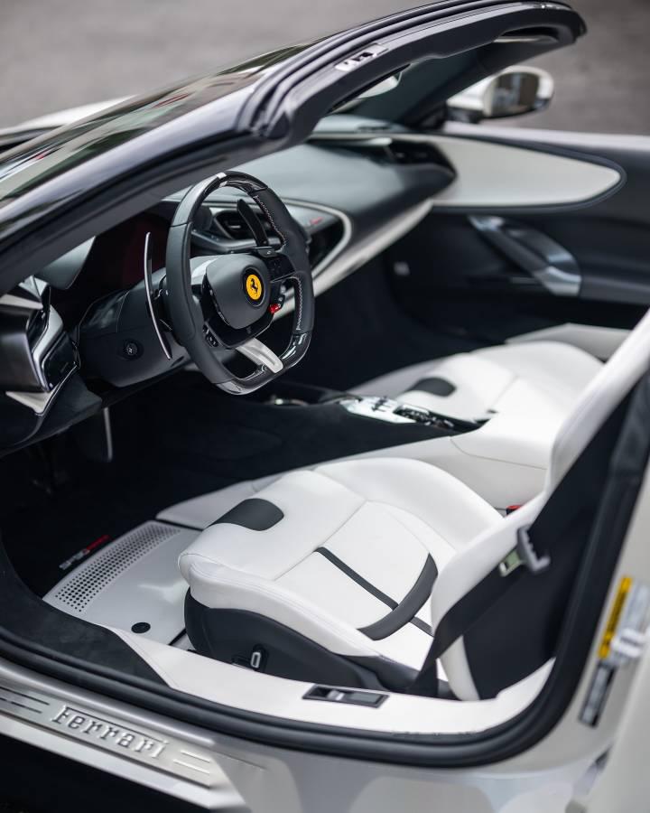 米勒 ferrari sf90 spider (bianco fuji)