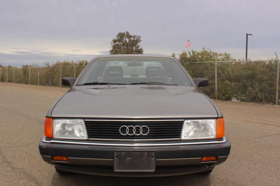 一代传奇官车起源 1989年款奥迪100