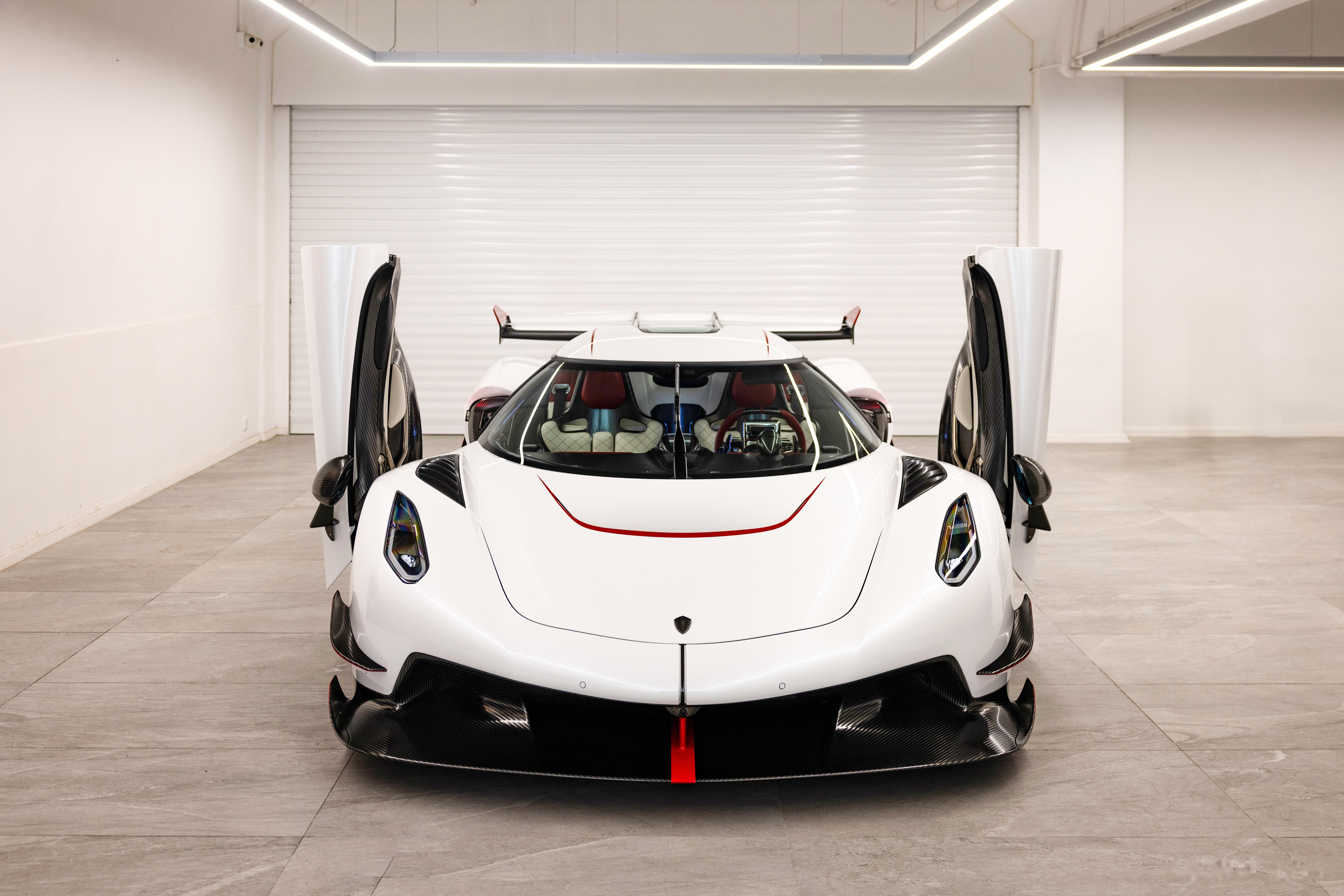 2024年3月,四辆柯尼塞格jesko运抵香港经销商kingsway,属于全世界