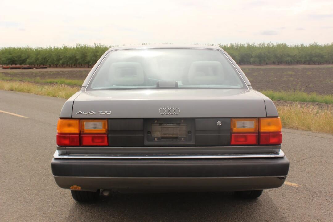 一代传奇官车起源 1989年款奥迪100