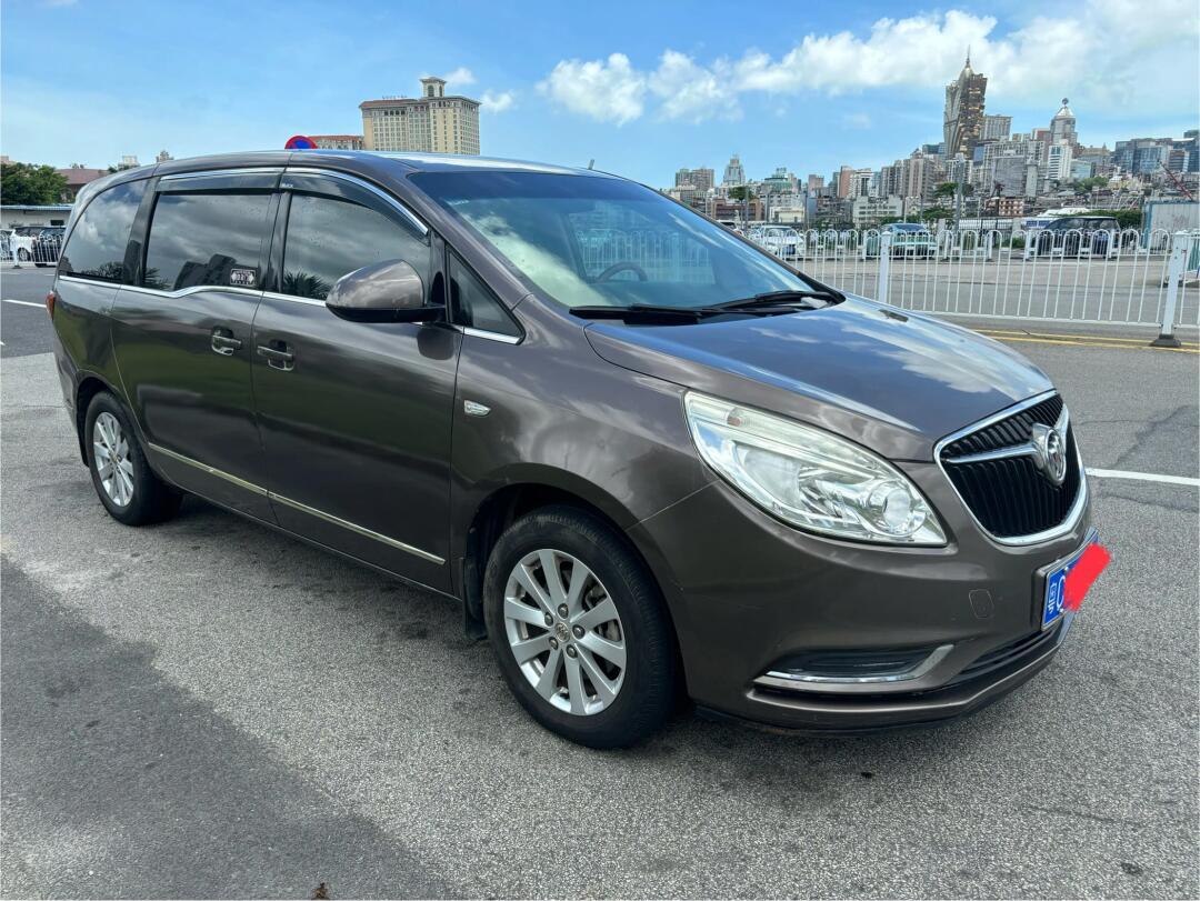 2017年别克gl825s商务车,全部三个电动门,航空座椅,全保,无事故,无