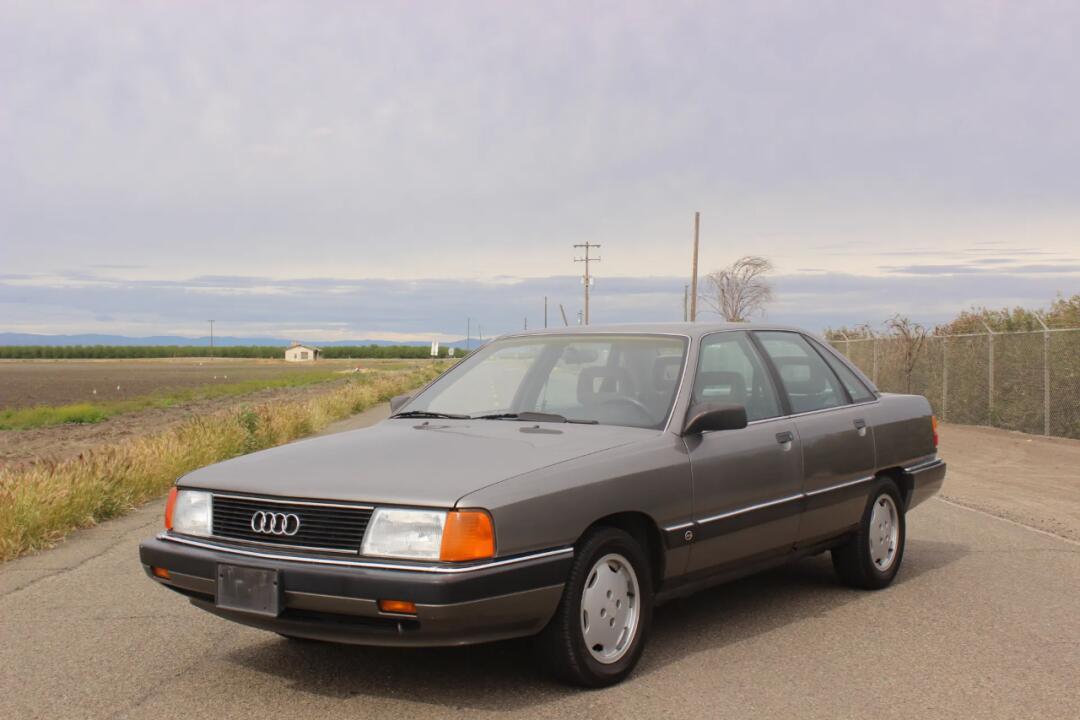 一代传奇官车起源 1989年款奥迪100