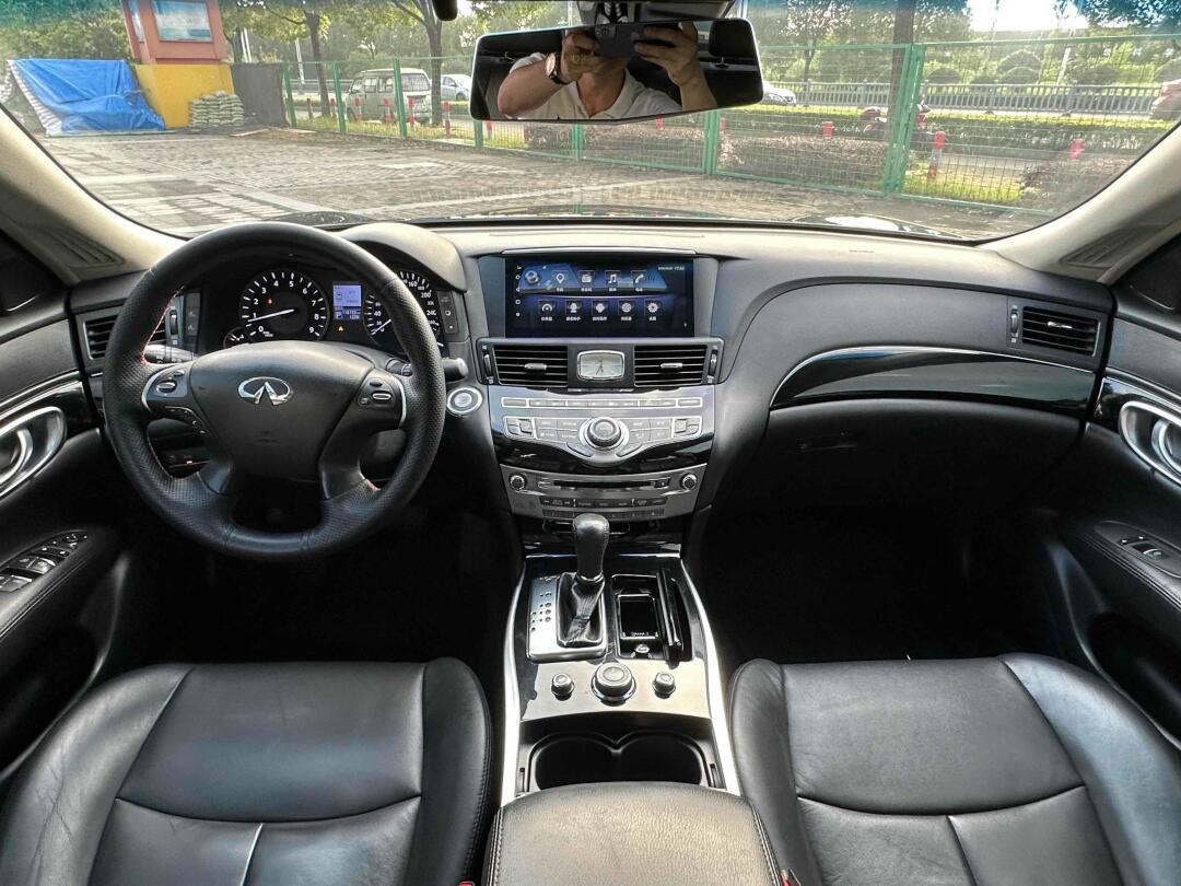 英菲尼迪 q70 2015 款 q70l 2.5l 精英版:豪华座驾,尊荣之选