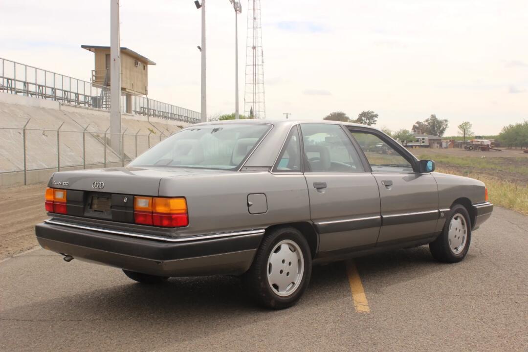 一代传奇官车起源 1989年款奥迪100