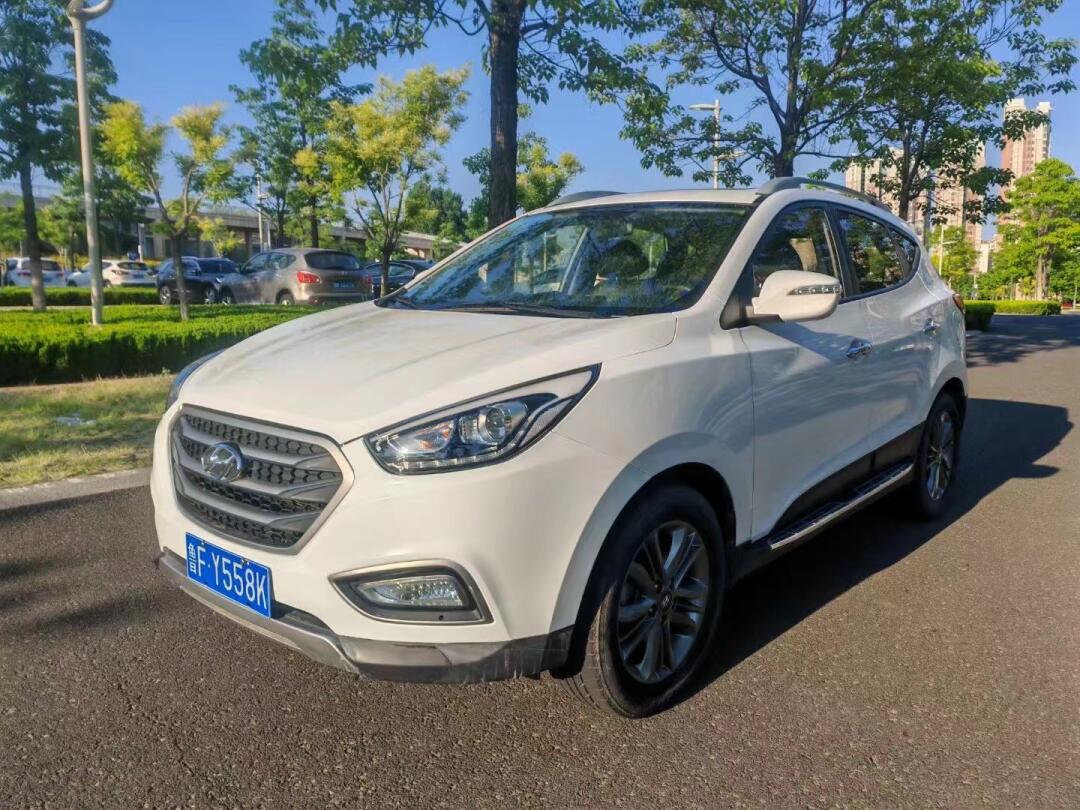 全款2.6万 13年现代ix35,2.0自动挡,行驶10万公里,白外黑内,大屏导