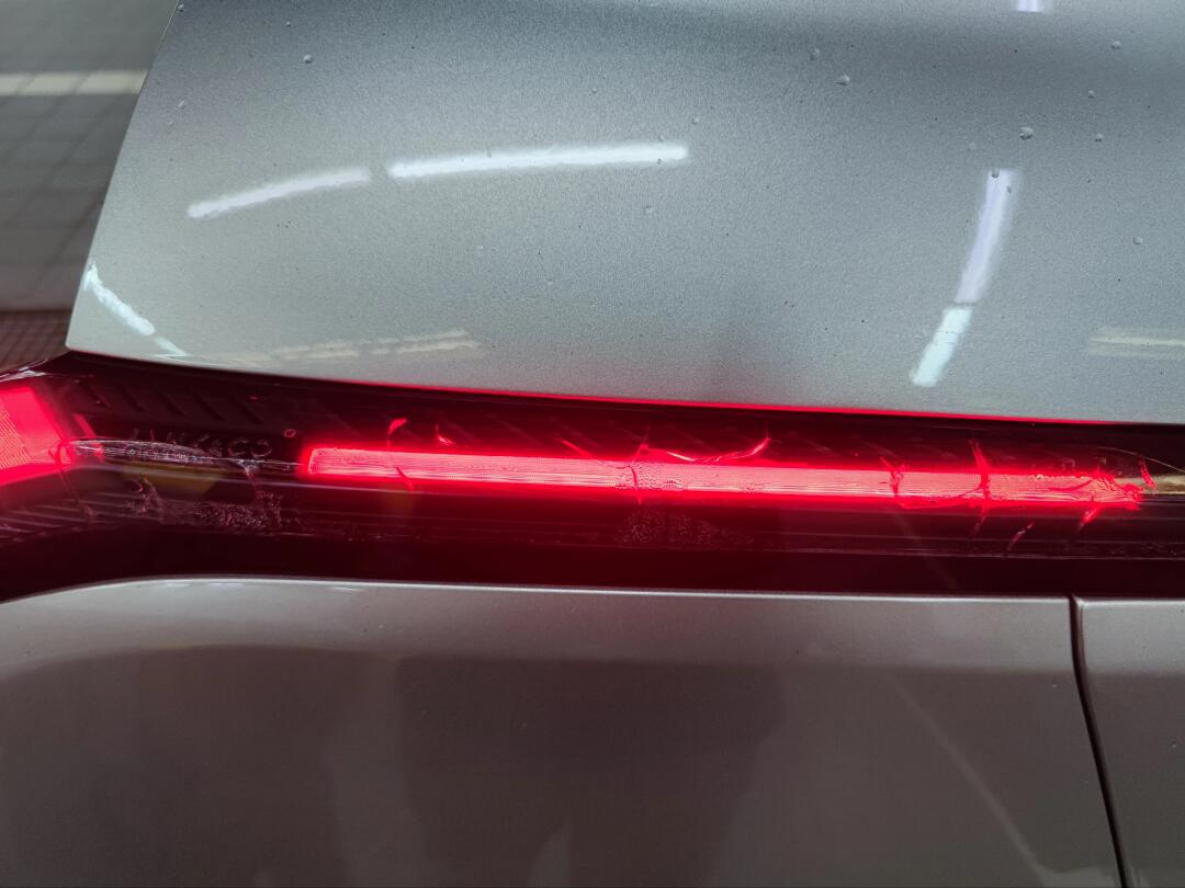 满月领克08,车灯自裂,无尽的扯皮