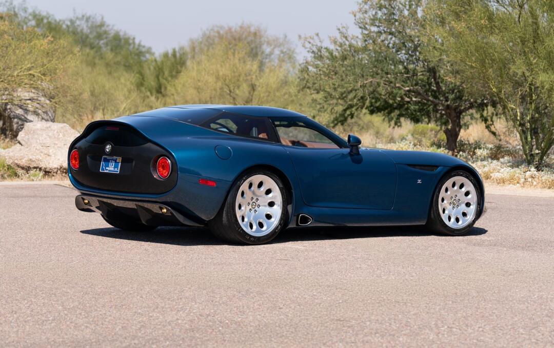 挂着阿尔法·罗密欧标的道奇蝰蛇