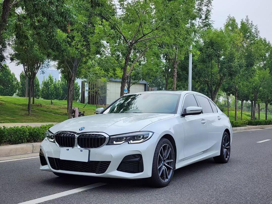 22年9月 宝马3系 2022款 320li m运动套装 4.4万公里 前嘴瑕疵