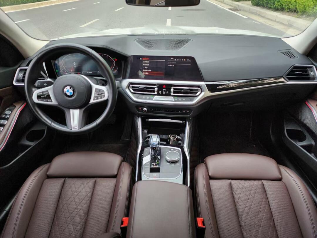 22年9月 宝马3系 2022款 320li m运动套装 4.4万公里 前嘴瑕疵