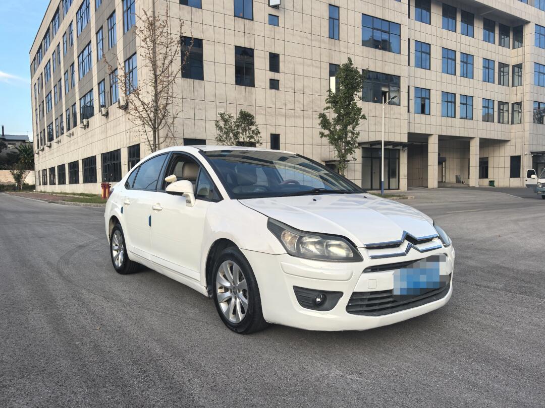 11年的雪铁龙世嘉自动挡4at的变速箱,平时保养的非常好,轮胎也是刚换