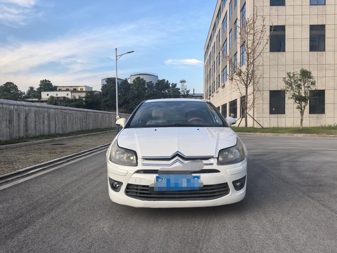 11年的雪铁龙世嘉自动挡4at的变速箱,平时保养的非常好,轮胎也是刚换