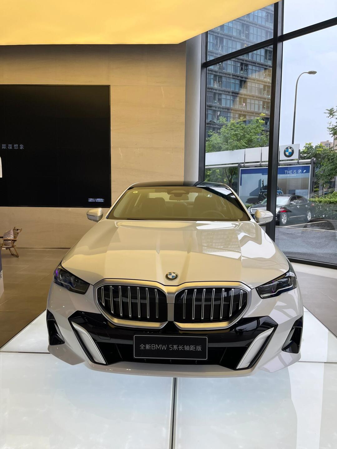 新款5系出厂一周,进了4s店的维修_宝马5系社区_易车社区