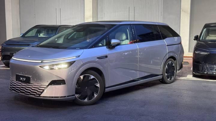 小鹏x9 7座近5.3m长 纯电mpv里月销前3 外观有自己的特点,有棱角,有个
