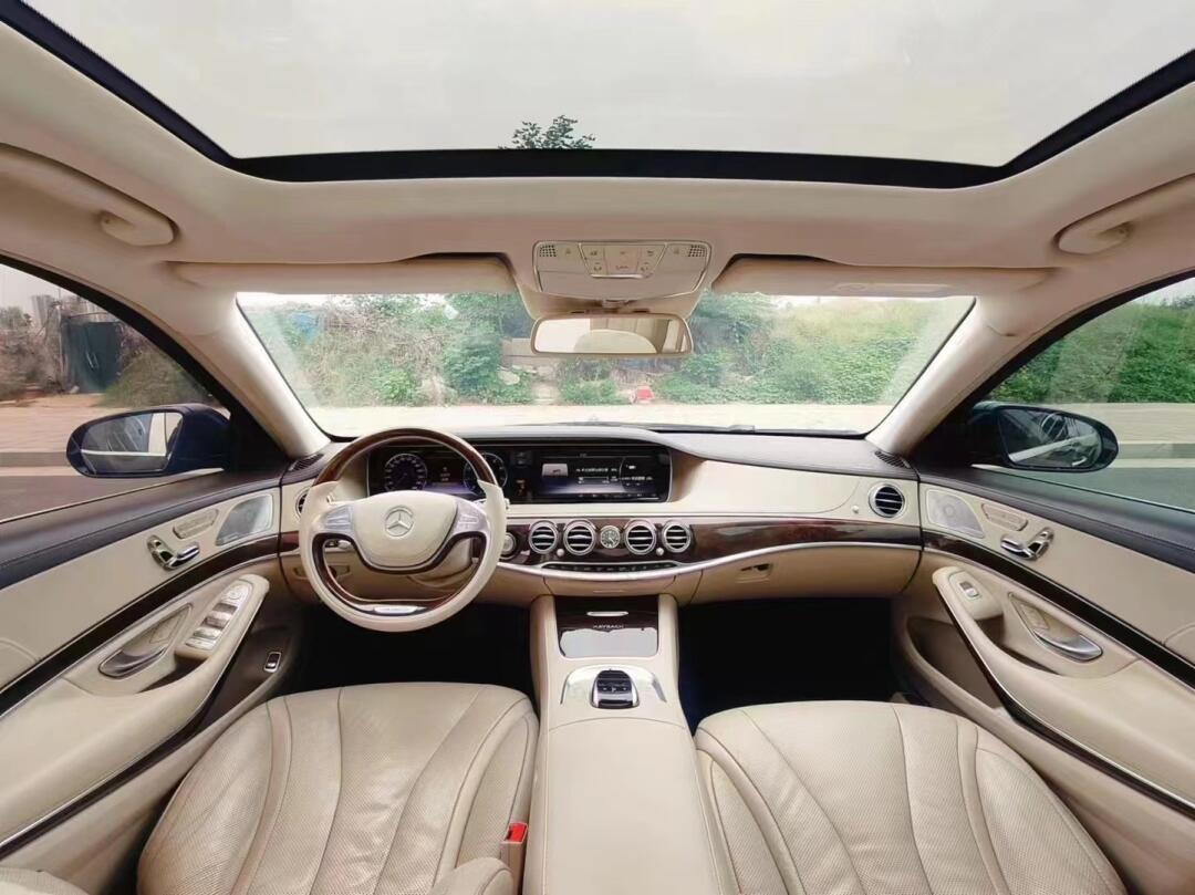 59015年奔驰迈巴赫s400 单纯换个保险杠黑外米内 典雅大气上档次