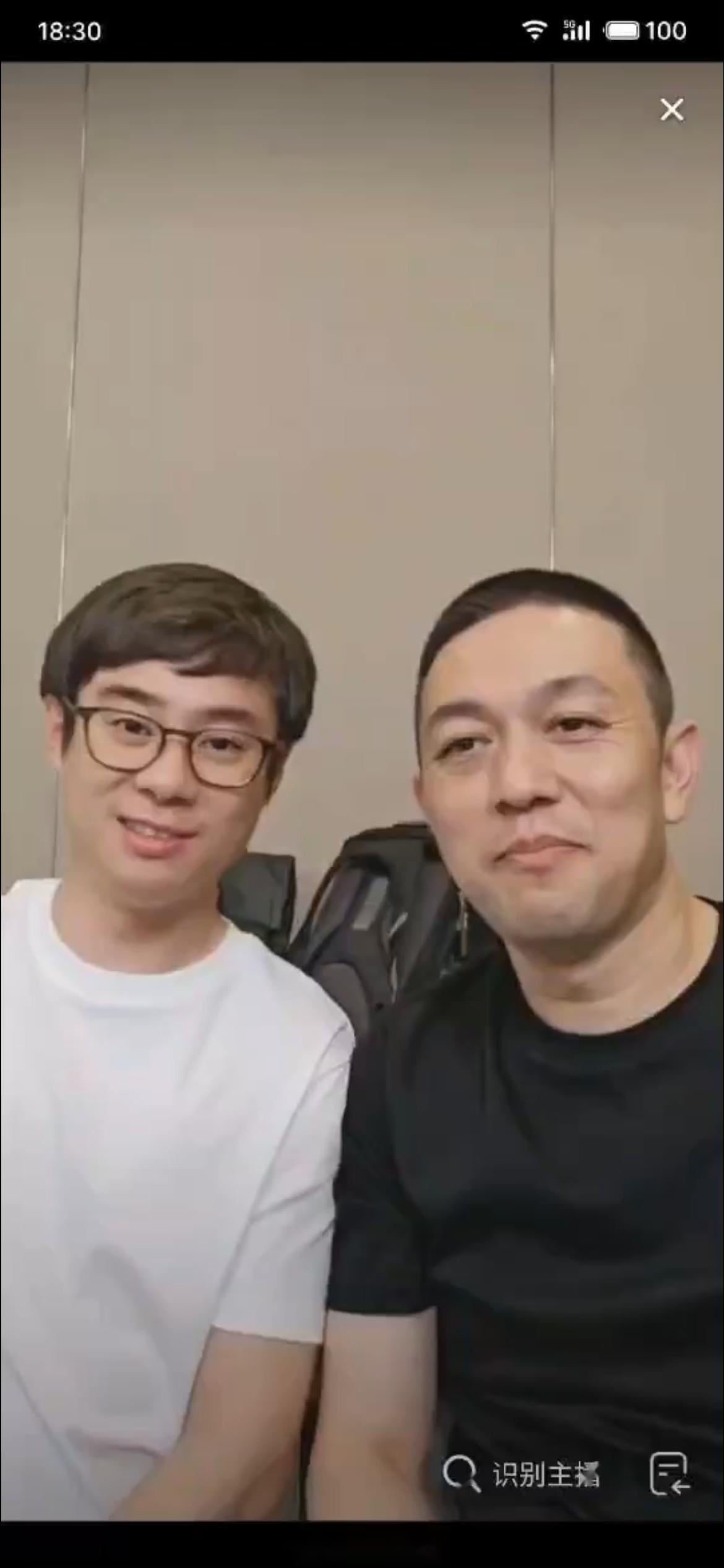 李斌和任少卿聊了聊 robotaxi 李斌:无人驾驶出租车就是把出租车,专车