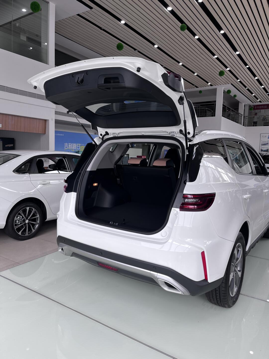 豪越pro,一款卓越的汽车,尽显尊贵与品质.