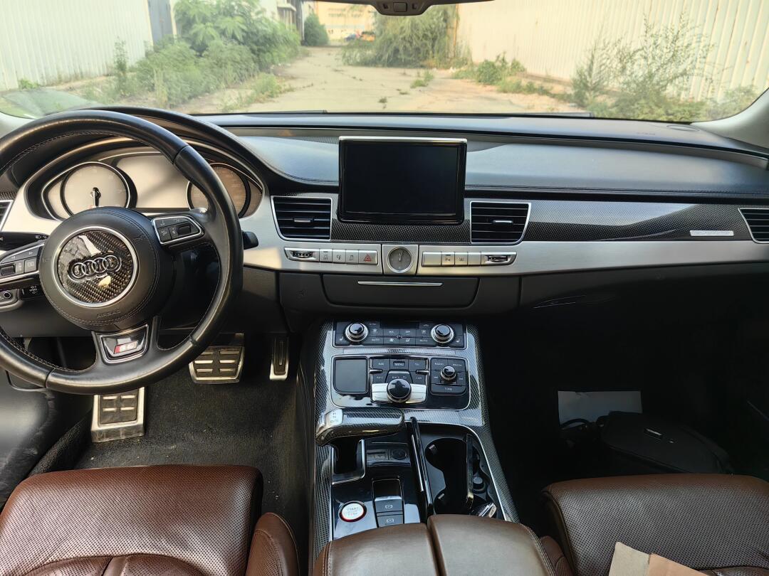 17款奥迪s8 4.0t 西装暴徒 碳纤维内饰 大轮