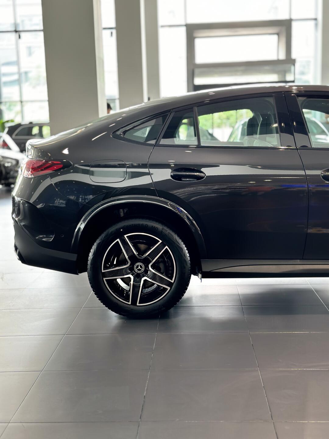 超适合小姐姐开的进口glc 轿跑,黑外米内_奔驰glc社区