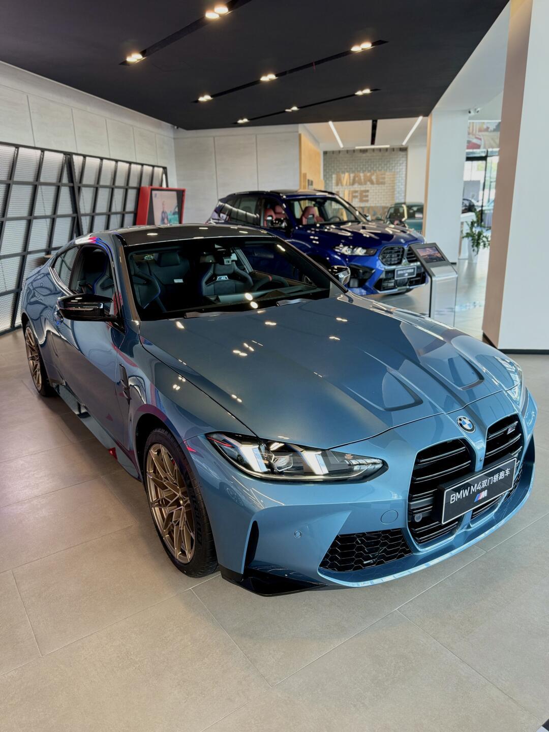 新款宝马m4已到店 这个颜色过分帅气啦99
