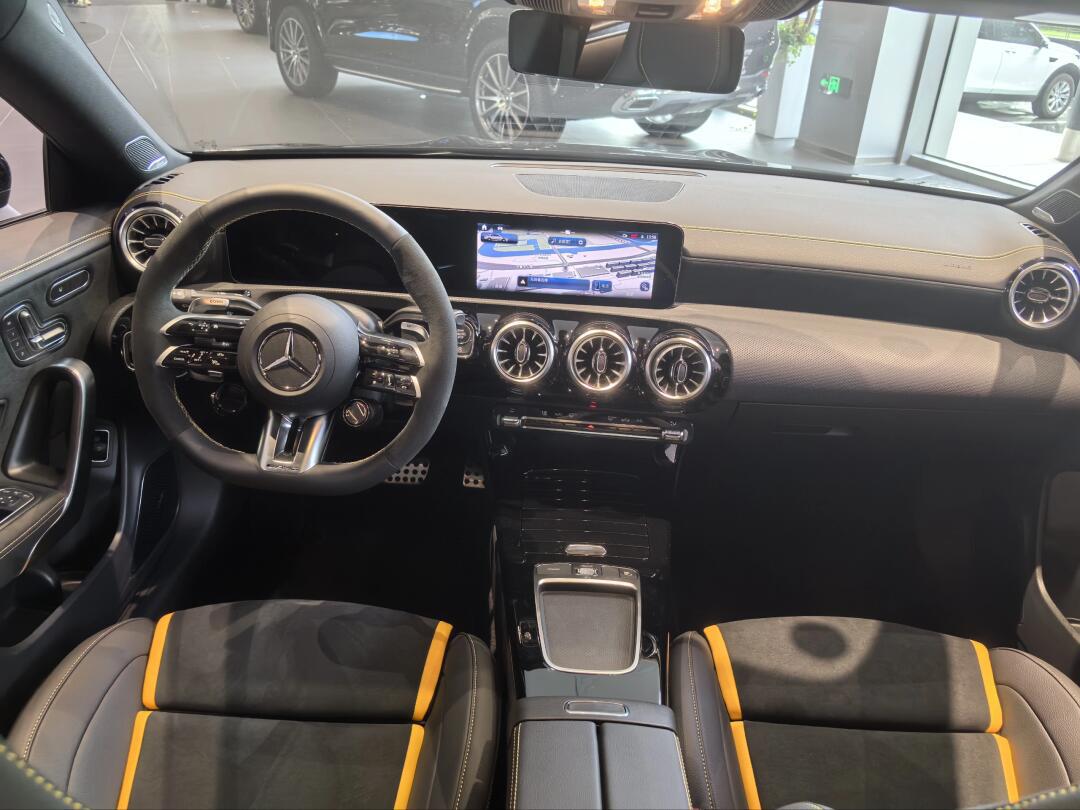 奔驰amg a45s 奔驰的小钢炮