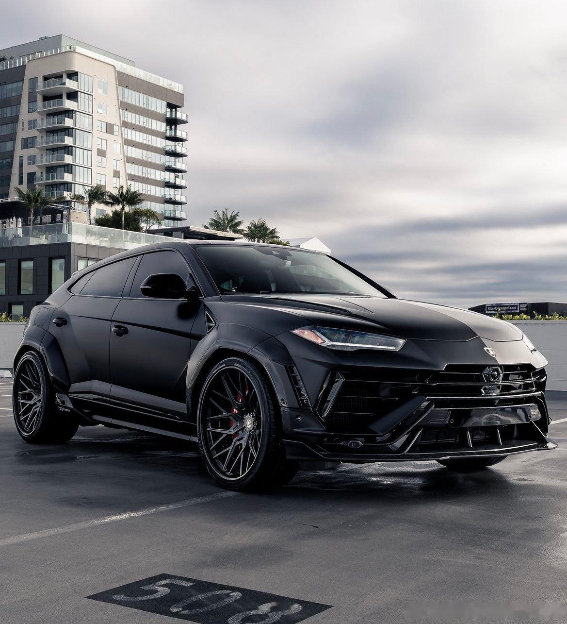 兰博基尼 urus,黑色磨砂质感的野牛很帅气.