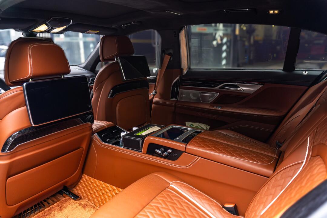 12缸的宝马760li!环保少女最后的哭泣