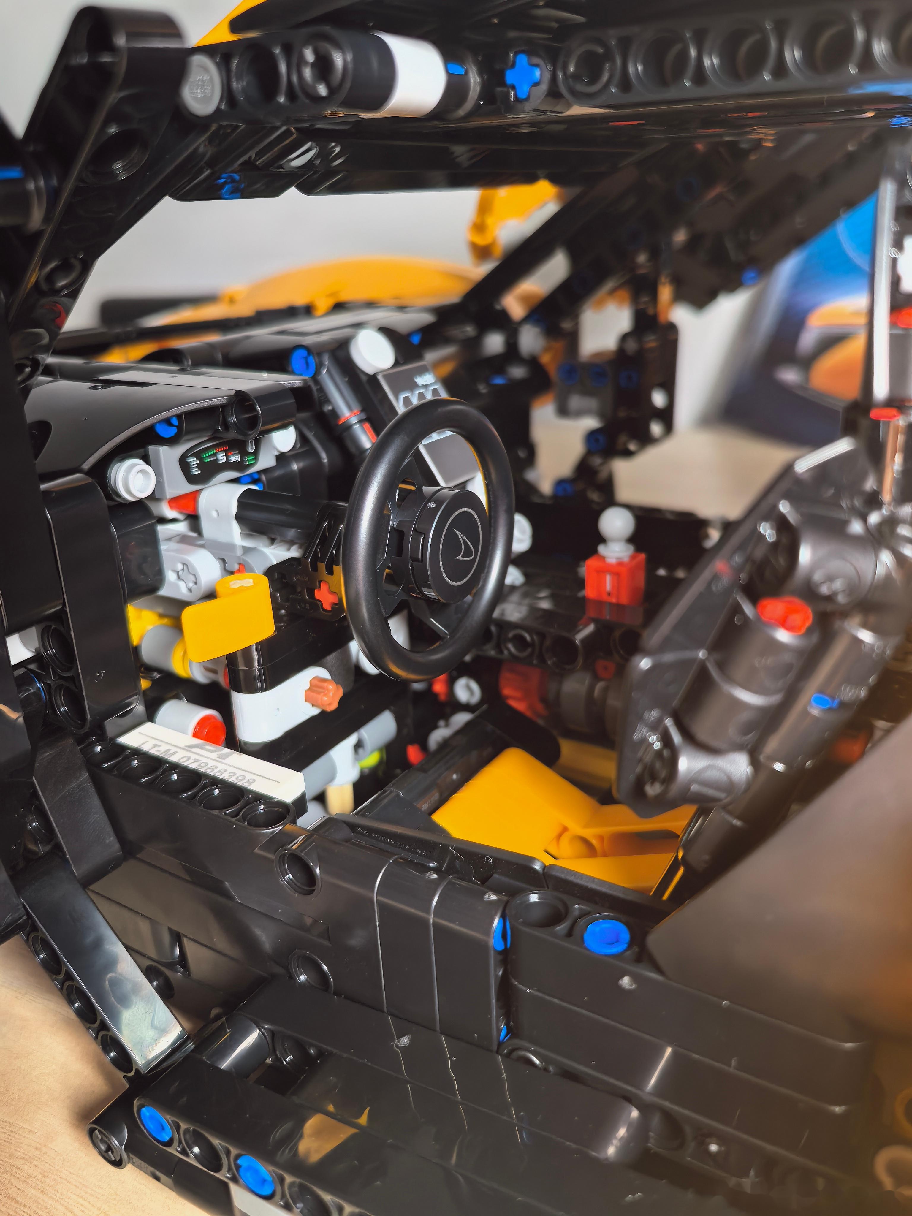 这个最新的迈凯伦p1乐高机械组真的太硬了,一共3893块几个人拼了一