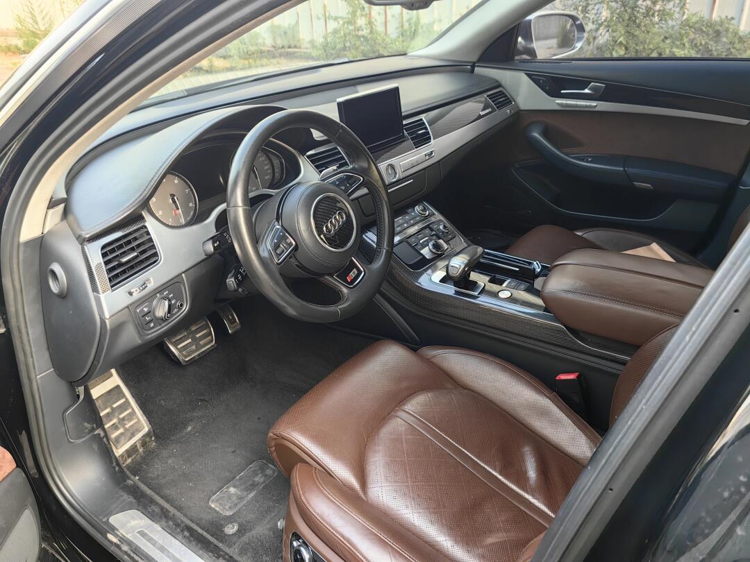 17款奥迪s8 4.0t 西装暴徒 碳纤维内饰 大轮