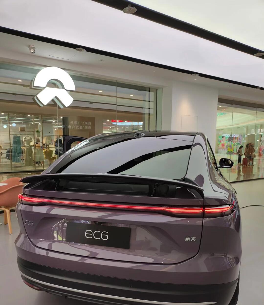 蔚来es6灵镜紫 外观