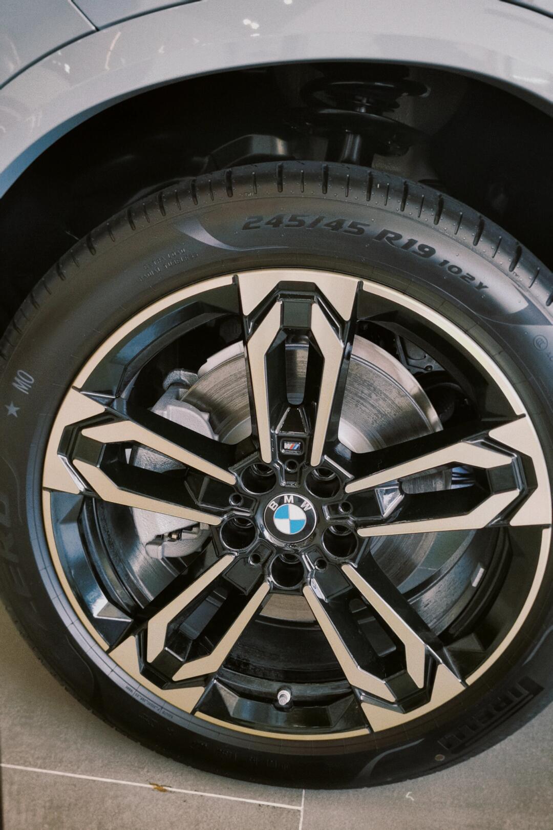 bmwx225im个性前卫的紧凑型豪华全能轿跑车