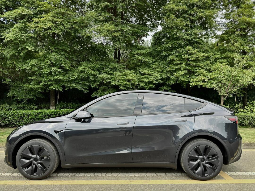 毛坯房装修好了,特斯拉model y