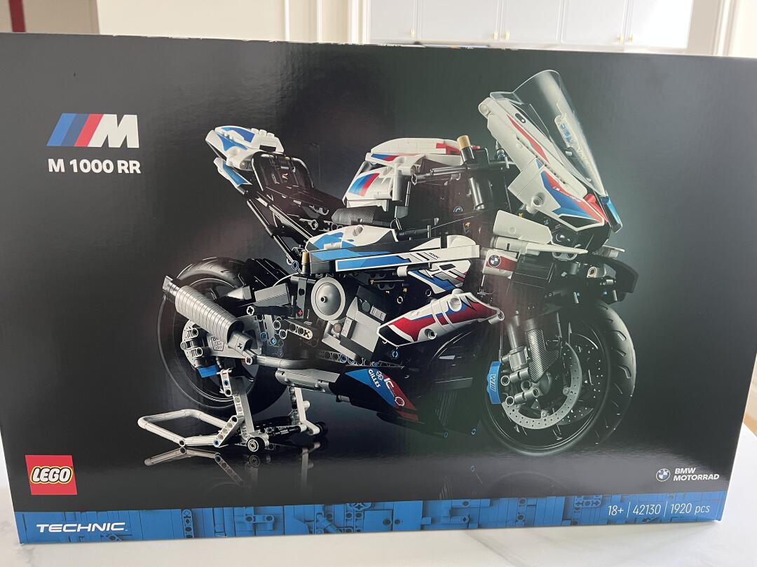 我想问一下哪里能买到真的宝马1000双r?