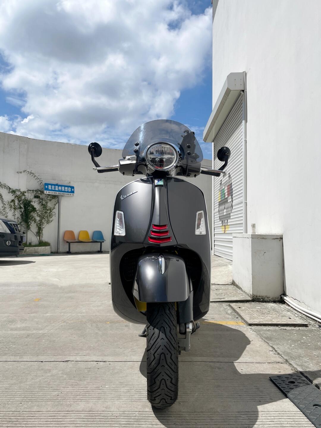 2020款vespa300运动版图片