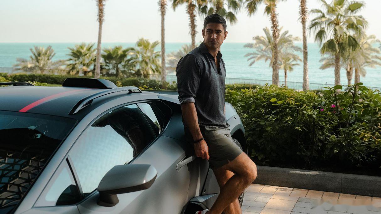 8月5日,当为公路设计"宇宙飞船"的创想家与将萨维尔街风尚带到海边的