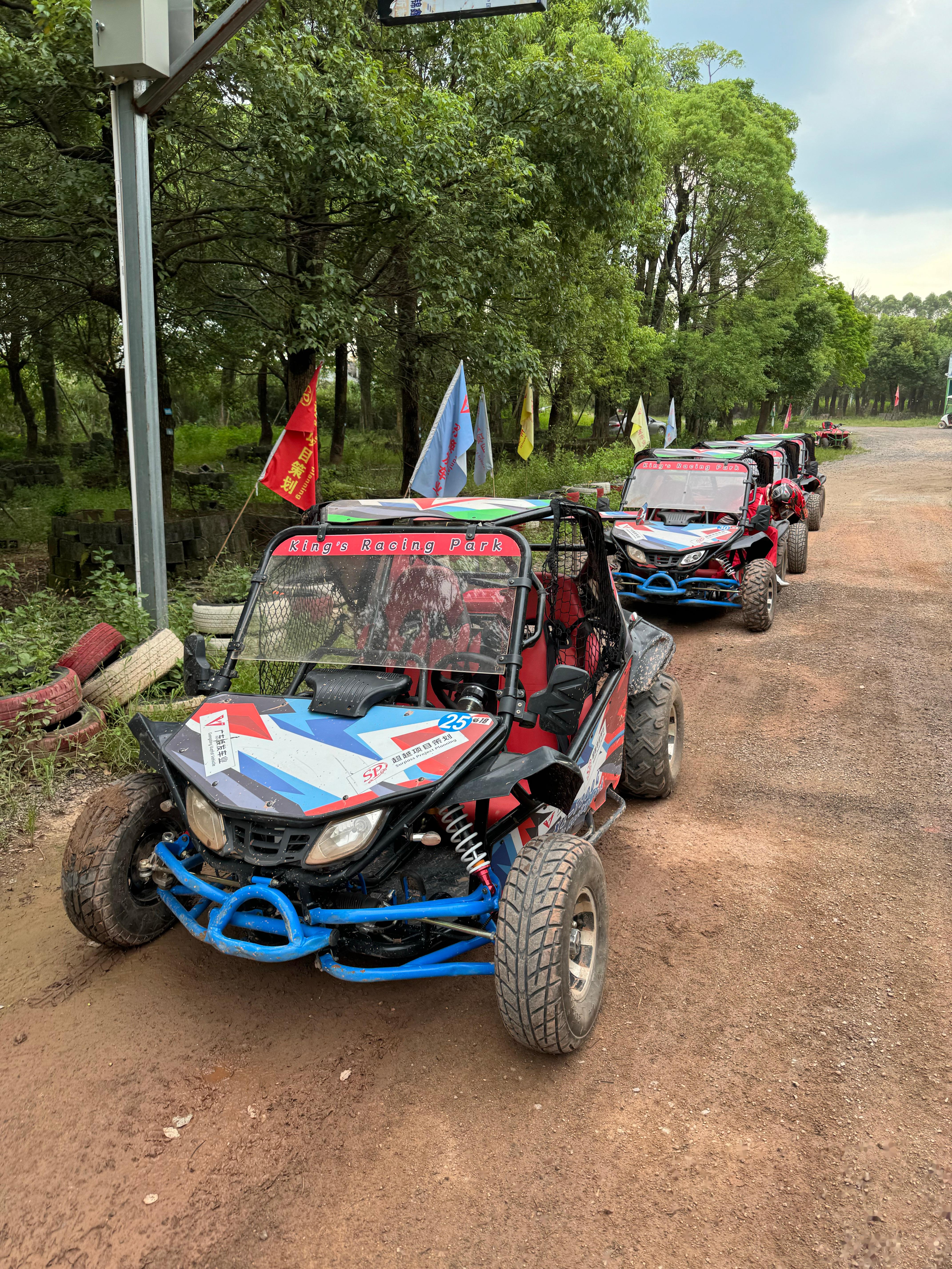 广州一日游最后一站,铺装路面卡丁车不一定能干掉所有人,非铺装路面的