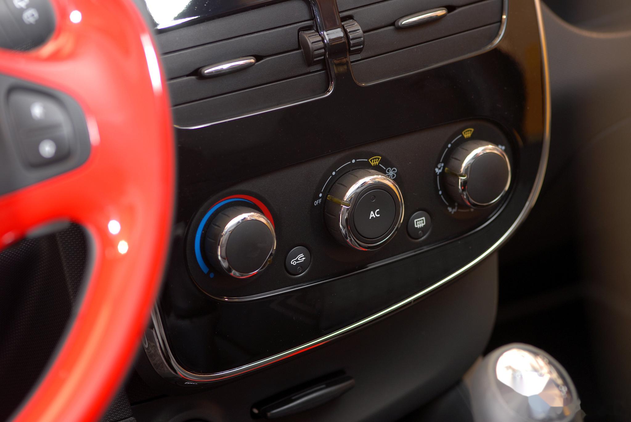 炎炎夏日,汽车空调是必备的,然而,值得注意的是,燃油车和新能源汽车的