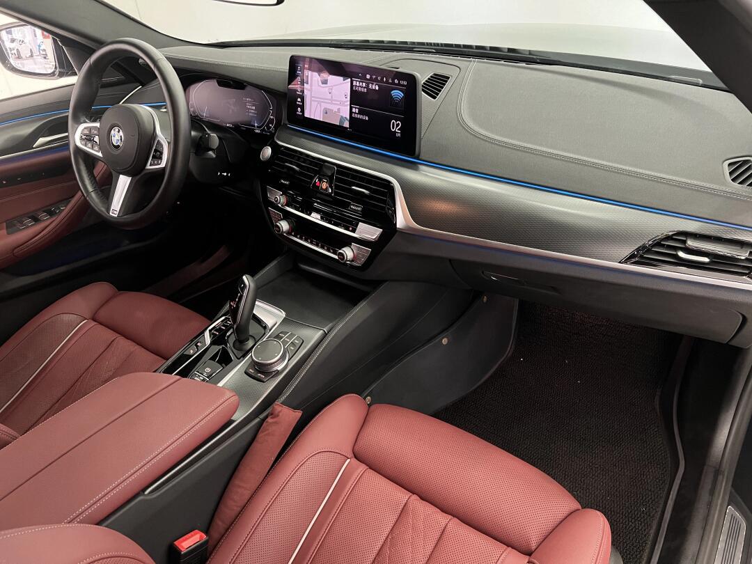 宝马5系新能源 2021款 535le 先锋版m运动套装安全行驶3万多公里,一个