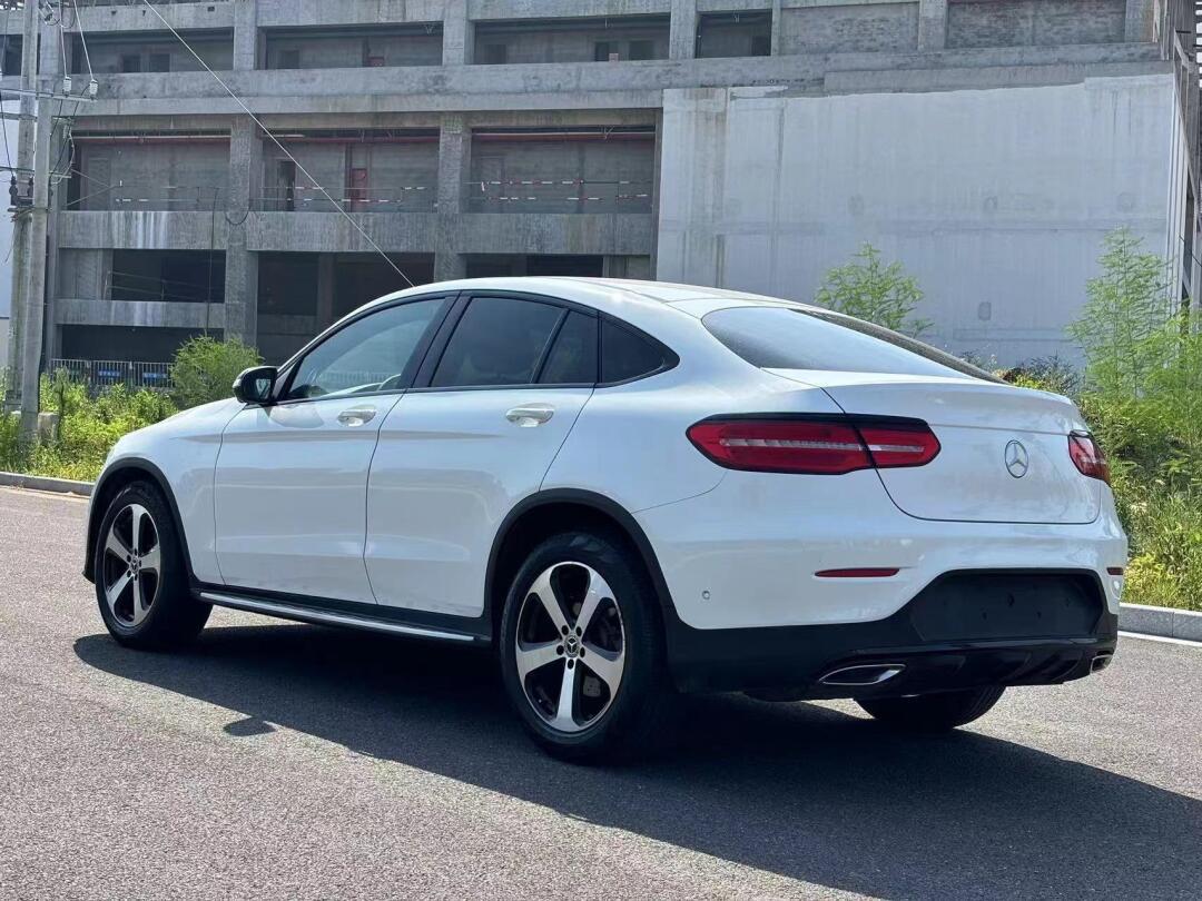 2019款 glc(进口) 改款 glc 200 4matic 轿跑suv是一款