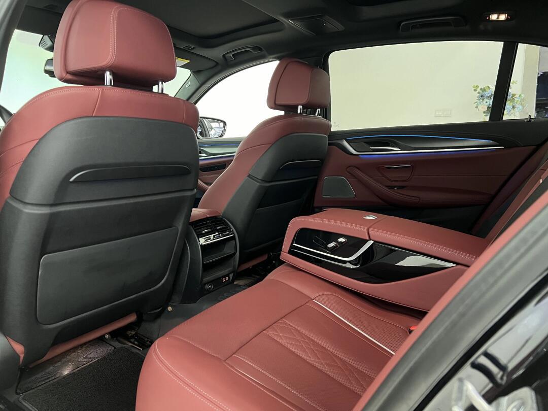宝马5系新能源 2021款 535le 先锋版m运动套装安全行驶3万多公里,一个