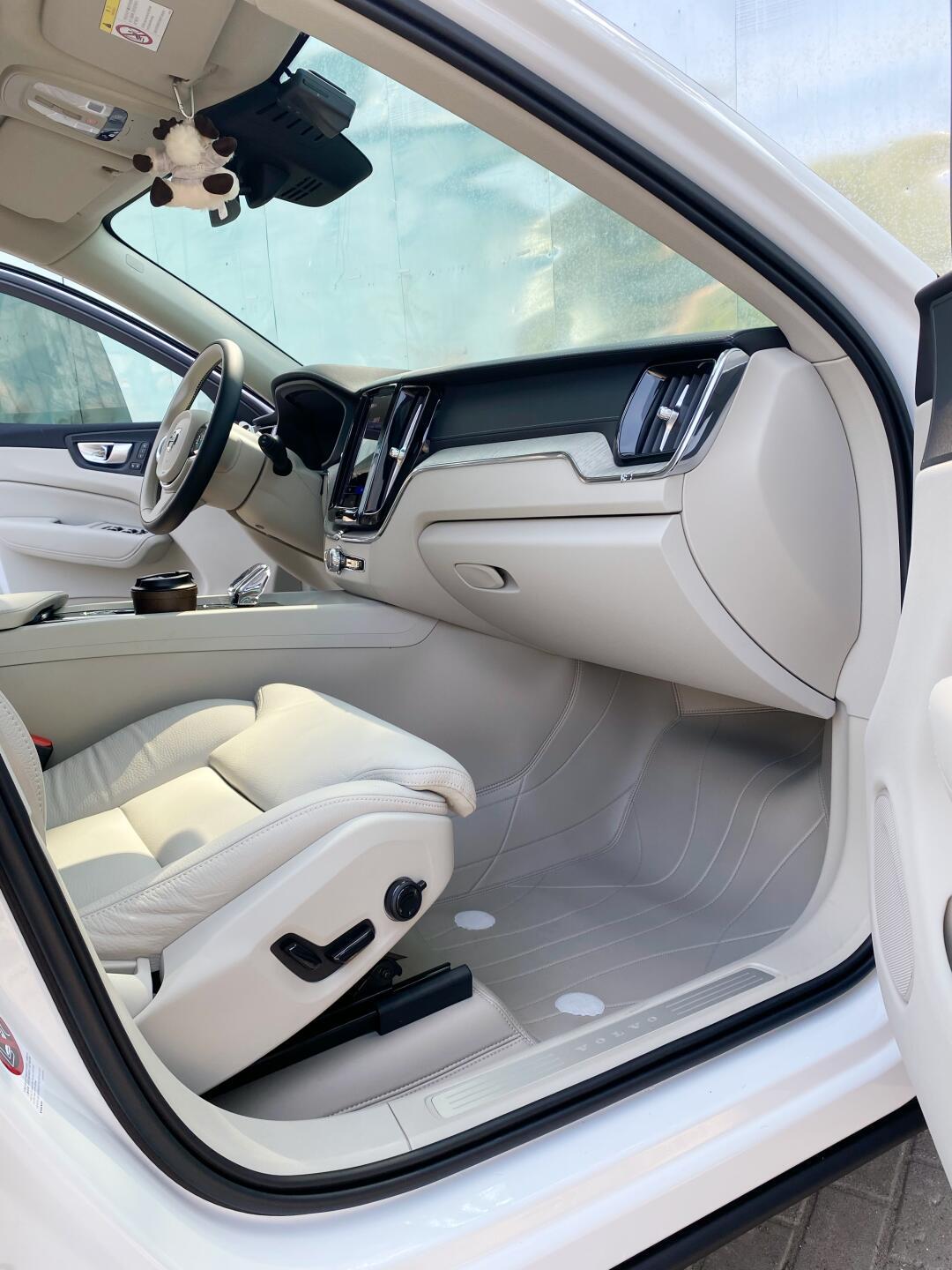 救命啊!也没人告诉我沃尔沃内饰长这样啊!