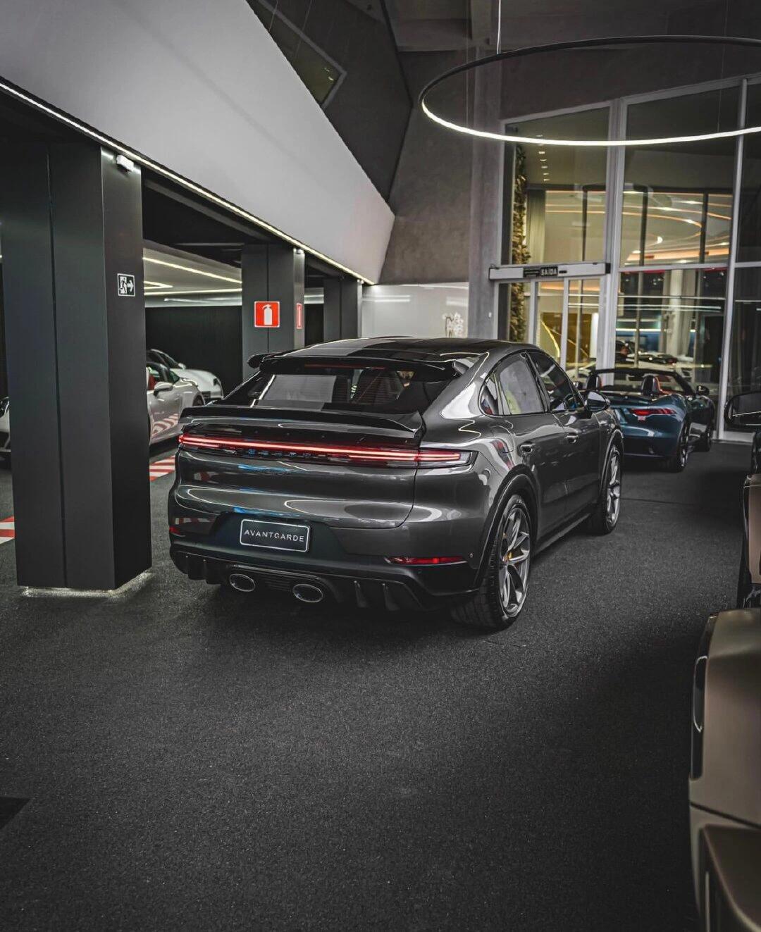 porsche cayenne turbo gt(落地价两百多万一辆) 一辆车的