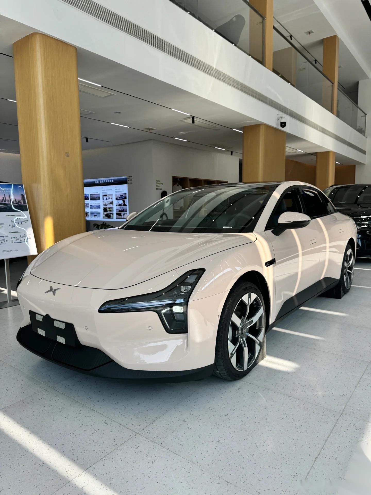 看到小鹏mona mo3实车后,感觉就三字,能来事!小鹏这次新车能成!